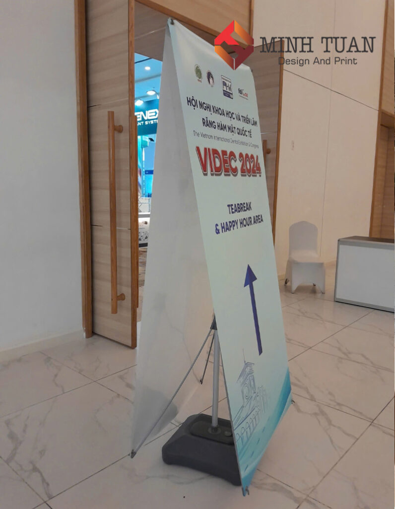 Đế Nhựa Đổ Nước Trưng Bày 2 Mặt